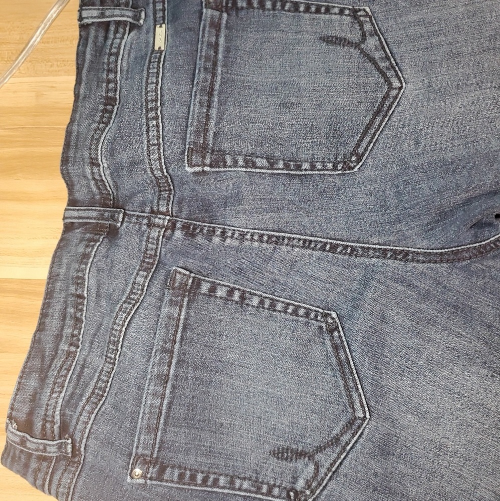 Capri Jeans - Picture 3 of 4